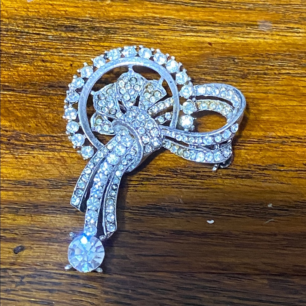 BEAUTIFUL Silver Tone Rhinestone art deco vintage Brooch pin pendant jewelry